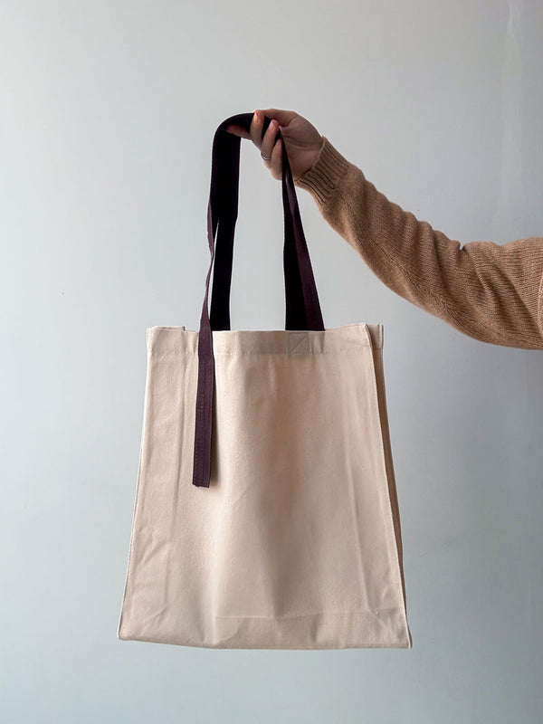Eco shopper bag made of durable cotton with long handles - a stylish reusable bag for shopping and everyday use
